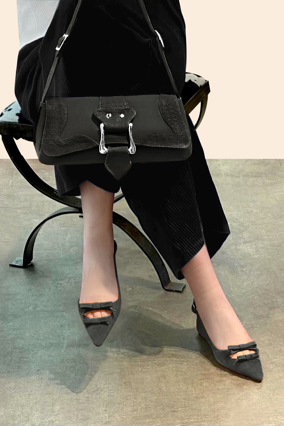 Dress small handbag in dark grey leather - Worn view
